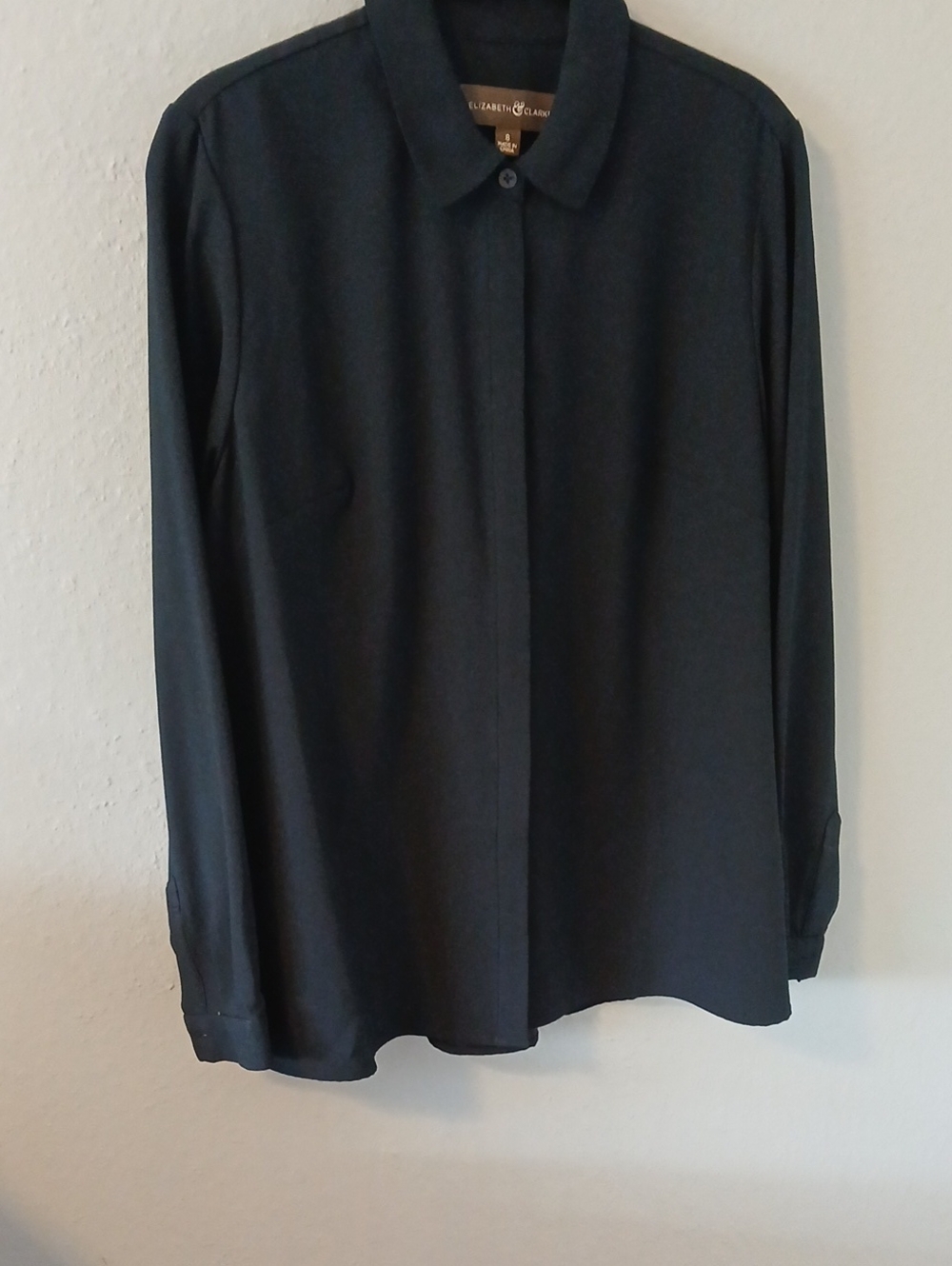 NWOT Elizabeth and Clarke Navy Blue Button-Up Shirt Size 8